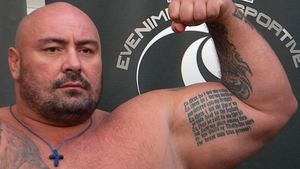 Cel mai GREU luptator roman de MMA va fi tata de GEMENI! Cum arata sotia lui, insarcinata in aproape 8 luni
