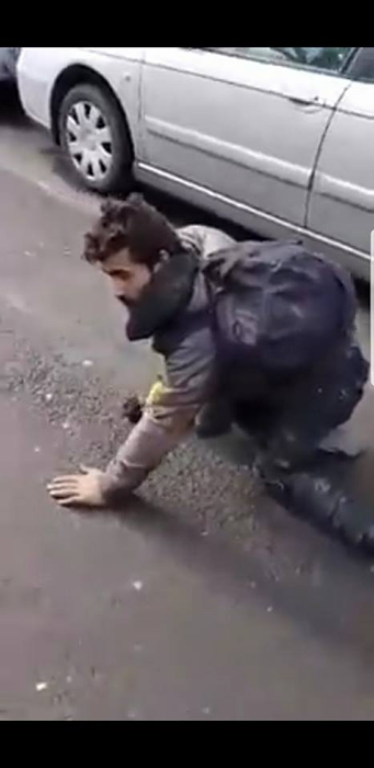 “Am paralizate o mână și două picioare!” Drama lui Gheorghiță, un tânăr de 25 de ani care trăiește din mila oamenilor. Imagini emoționante