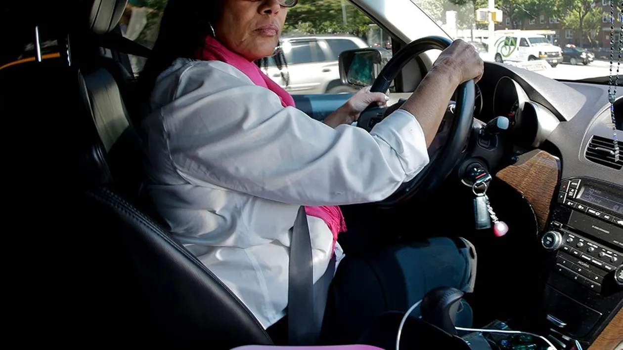 Ce a pățit o taximetristă din Cluj-Napoca, azi-dimineață, în timp ce își ducea un client la serviciu