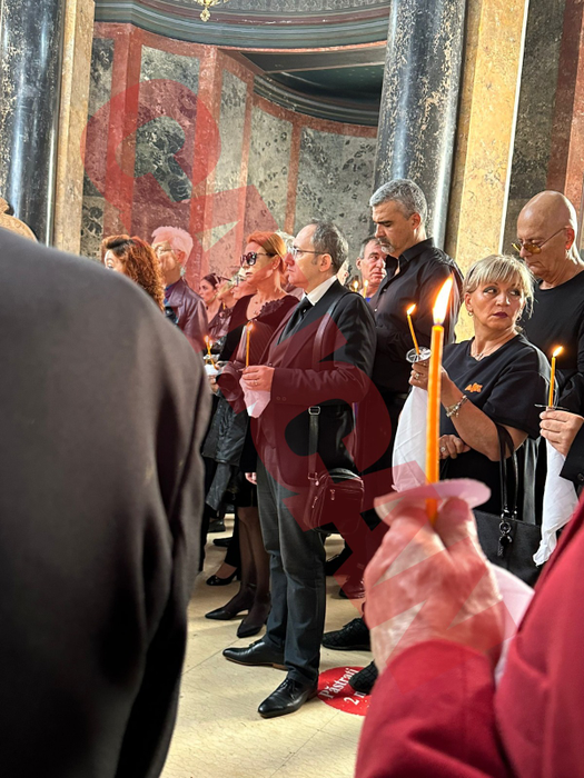 Aurelian Temișan, distrus de durere la căpătâiul lui Alexandru Arșinel. Imagini dureroase de la slujba de înmormântare