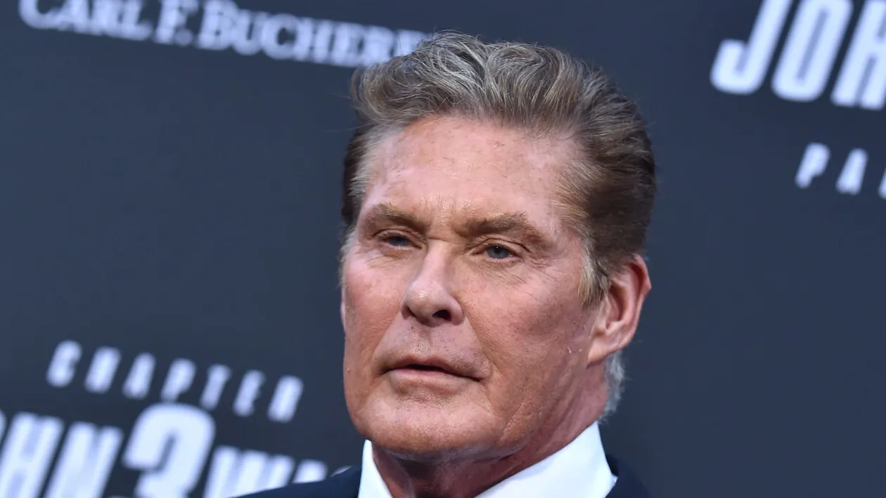 David Hasselhoff, surprins într-un scaun cu rotile. Apariția a stârnit îngrijorare în rândul fanilor