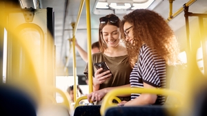 Uluitor! Un oraș din România le interzice călătorilor să intre murdari în autobuz