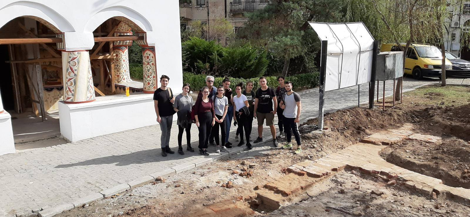 Voluntarii au scos la suprafață ruinele Cazinoului din Slatina