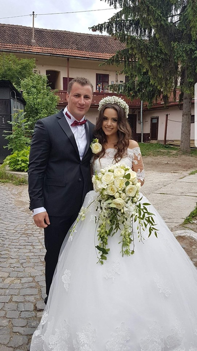 Bărbatul care l-a împușcat mortal pe polițistul din Timiș a fost prins. Marian Godina a publicat o poză cu criminalul încătușat