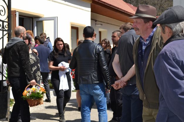 Imagini sfâşietoare de la înmormântarea Getei Dor Popescu. Sursa foto: adevărul.ro