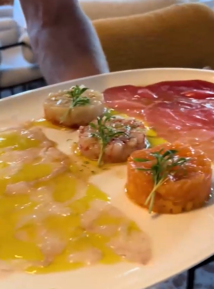 De câți ani se cunosc Irina Columbeanu și Andreea Bostănică, de fapt. Au ieșit la restaurant și șatena a gafat din nou!