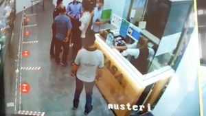 Imaginile de pe camerele de supraveghere cu scandalul provocat de cei 2 deputați PSD: „Totul este un abuz...”. VIDEO