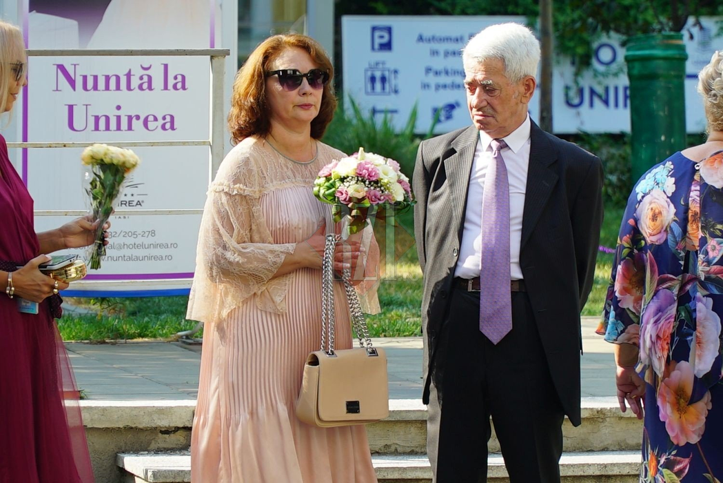 Câți ani are mireasa acestui bărbat de 83 de ani din Iași. Ofițerul de la Starea Civilă a crezut că nu vede bine. FOTO