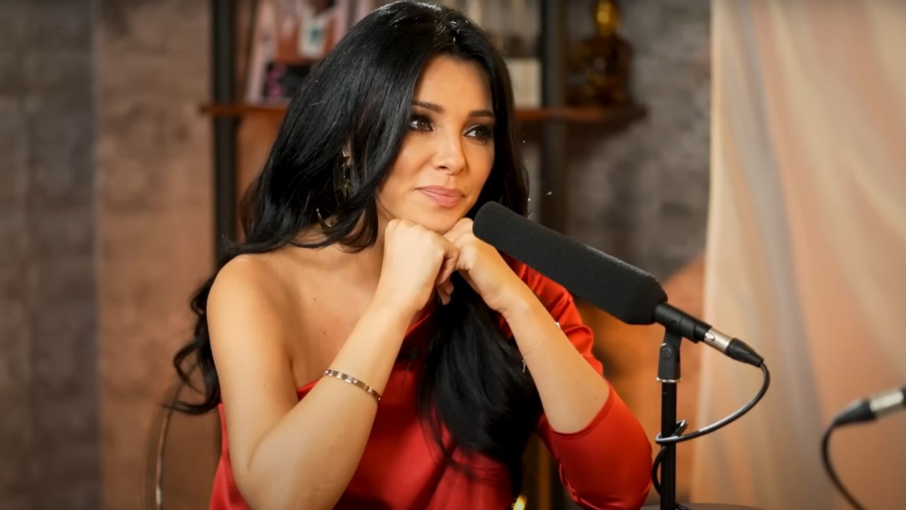 Corina Caragea a răbufnit, după ce a fost criticată de internauţi! Ce spune vedeta de la ProTV despre vacanţele de lux în care merge: "Sunt măritată cu un domn în vârstă, generos"