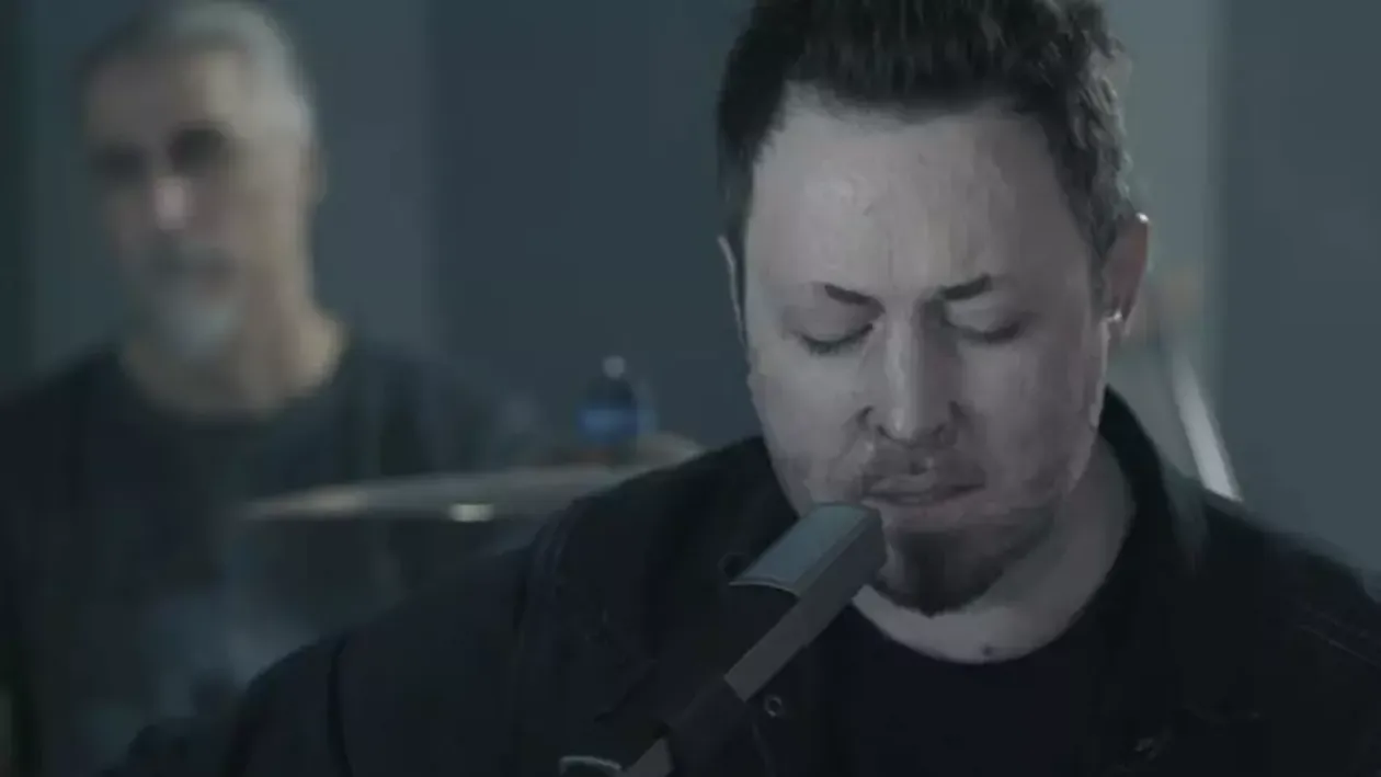 Andrei Găluț, singurul supraviețuitor din trupa Goodbye to Gravity, revine pe scenă: ”Cele două piese reprezintă ambele albume ale formației”