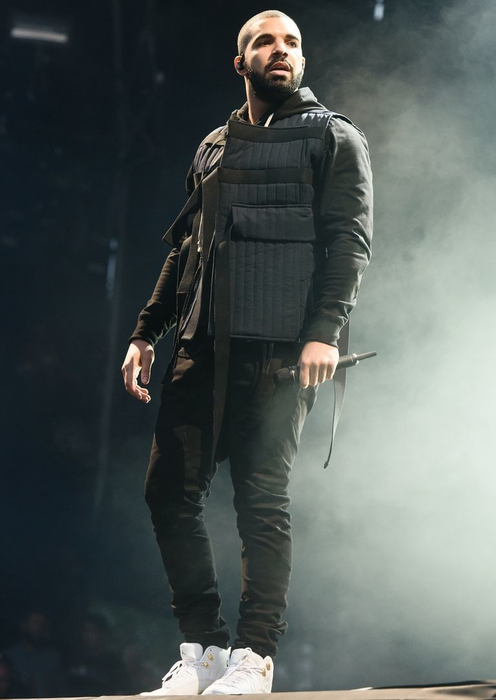 Drake a oprit un concert pentru a-şi certa unul dintre fani! Ce făcea bărbatul de i-a atras atenţia celebrului artist: „Dacă nu te potoleşti…”