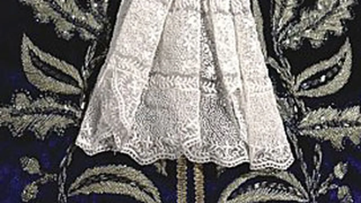 Expozitie de haine la Muzeul de Arta