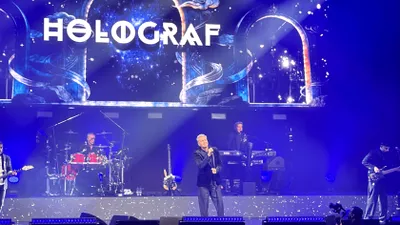 Concert emoționant Holograf la Sala Palatului, „în onoarea și amintirea celui care a fost Iulian Vrabete”. Pe scenă a urcat fiul regretatului basist