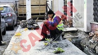 Nu mai lucreaza pentru ca le-a fost furat excavatorul!