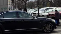 VIDEO EXCLUSIV. Imagini scandaloase cu celebra deputată. A aşteptat-o pe şefa, cu Mercedesul S Class, ”călare” pe trecerea de pietoni! Fosta ”primă doamnă” de la Sectorul 5 şi-a făcut cumpărăturile în Dorobanţi, în timp ce pietonii…