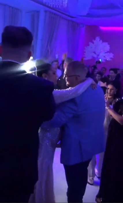 Cum s-a îmbrăcat soția lui Adrian Minune la nunta fiicei sale. Primele imagini cu Karmen în rochie de mireasă. FOTO