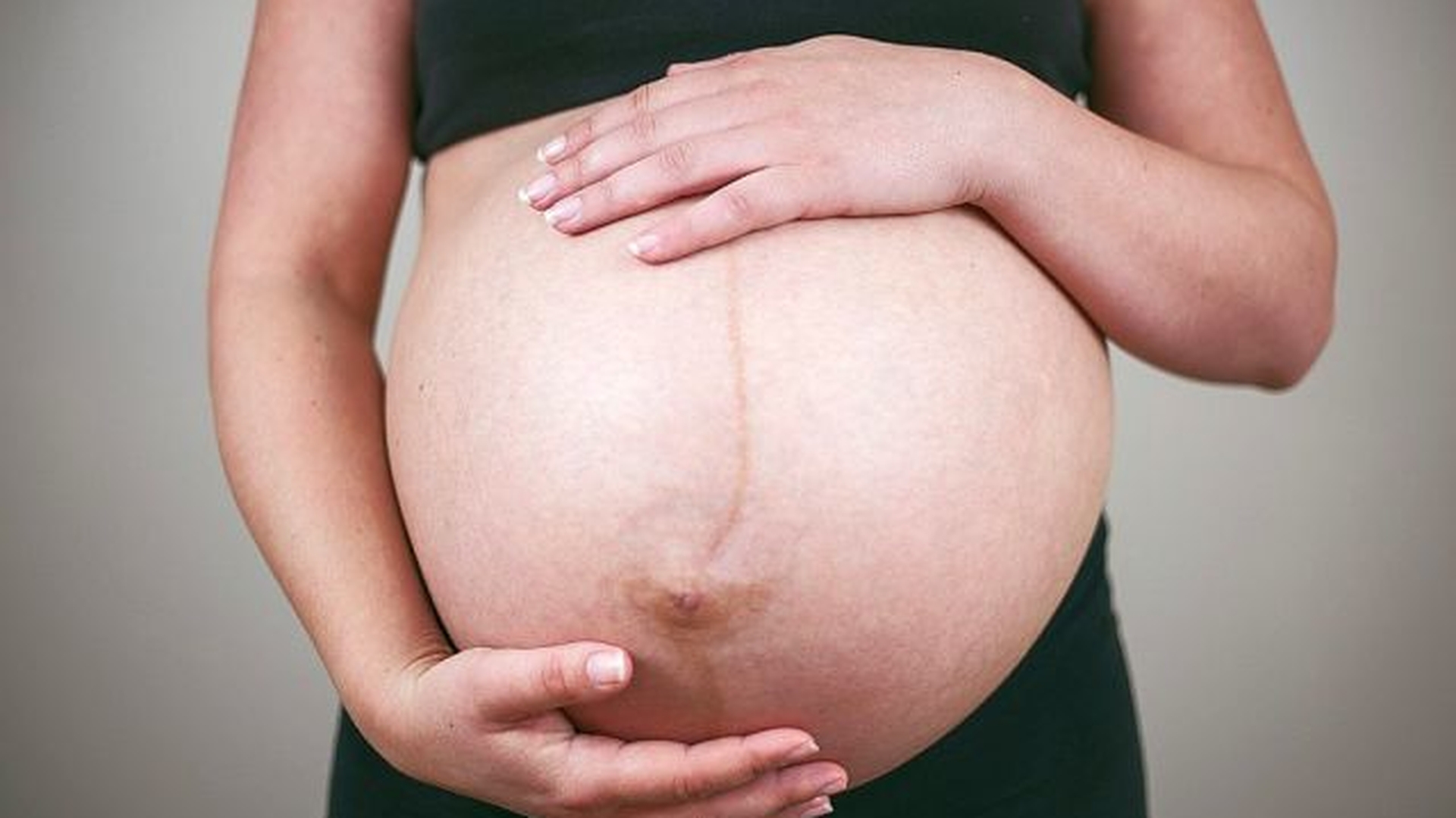 Această femeie a fumat pe tot pacursul sarcinii, deşi cei din jur o implorau să nu mai facă asta: "Nu are ce să se întâmple!" Cum arată copilul pe care l-a născut