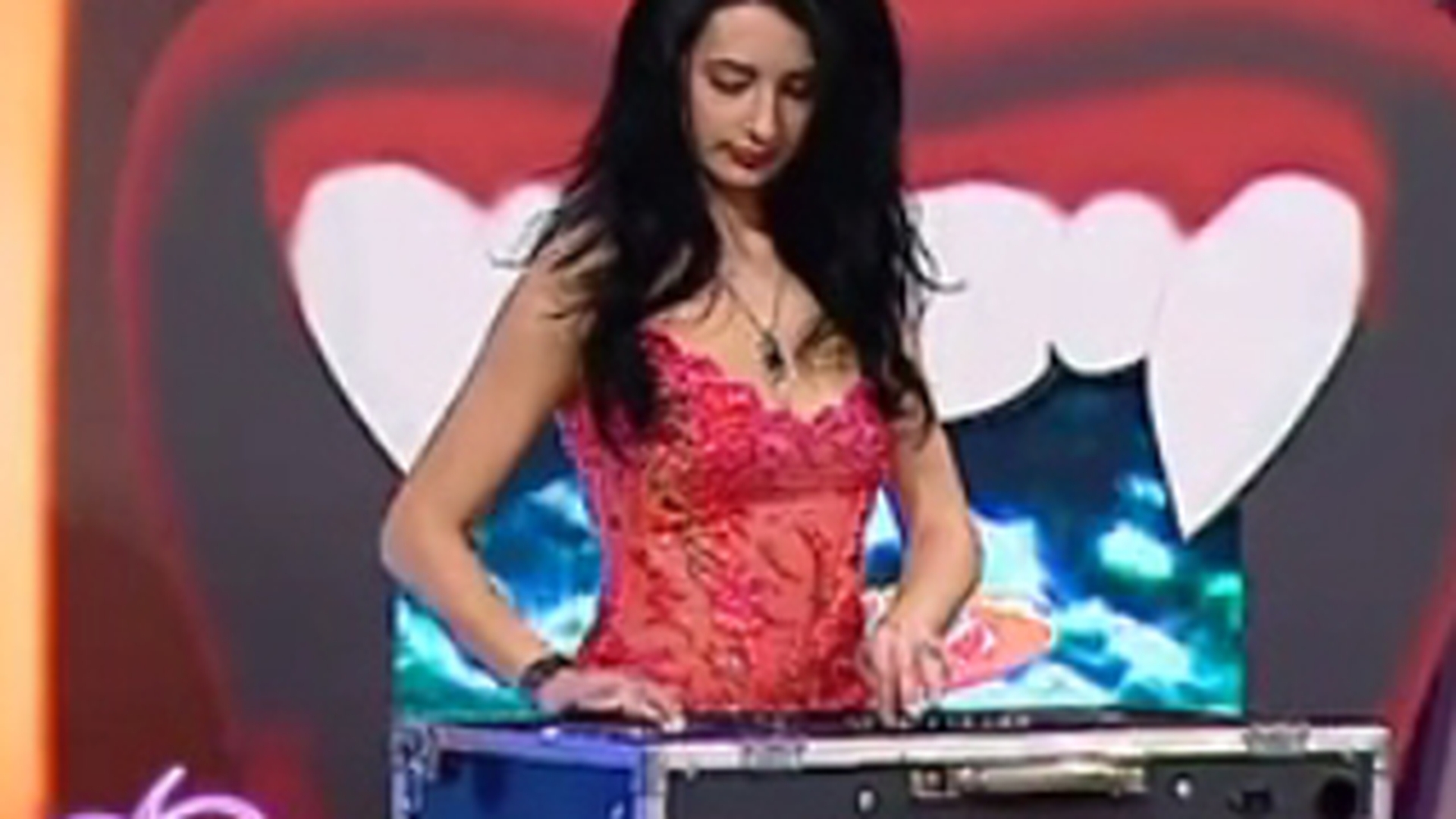 VIDEO Varciu o da in judecata pe DJ Harra, pentru ca a remixat maneaua "Ochii tai"?!