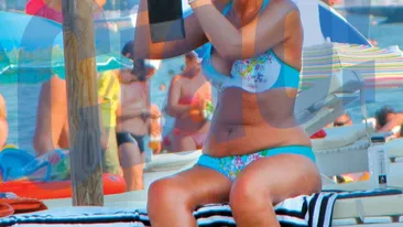 Plaja fara sutien, somn pe sezlong, masaj cu uleiuri parfumate. Par apucaturi de vedeta, dar le practica o doamna: Miorita Videanu