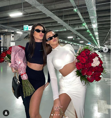 Andra Volos a sărbătorit 16 ani de prietenie cu Andreea Ardelean