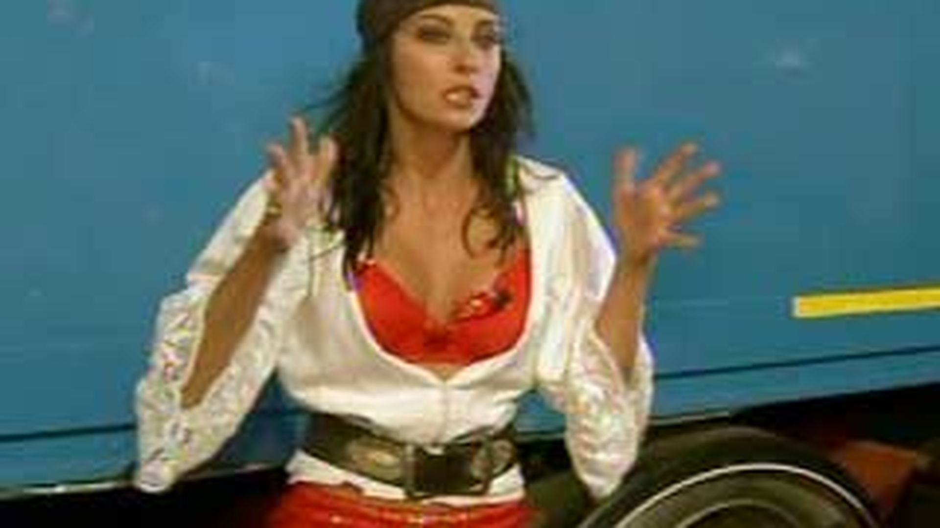 Cheeky Gabriela a crezut ca ia foc! Ce a patit artista la "Serviti, va rog"