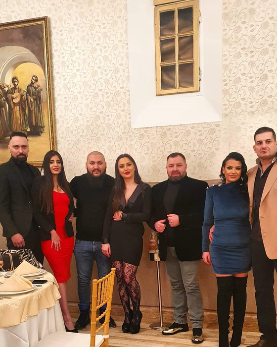 Petrecere restrânsă la Palatul Mogoșoaia, cu Dani Mocanu printre invitații de onoare