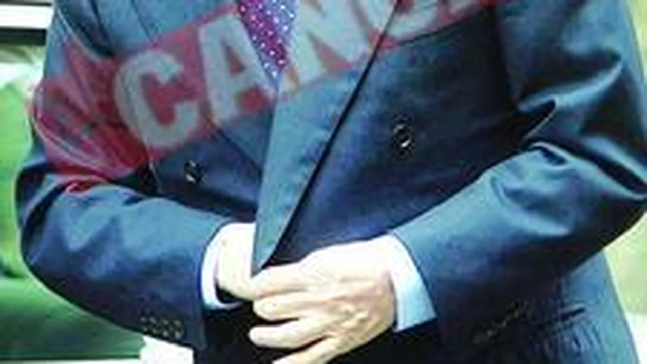 Berlusconi s-a oparit