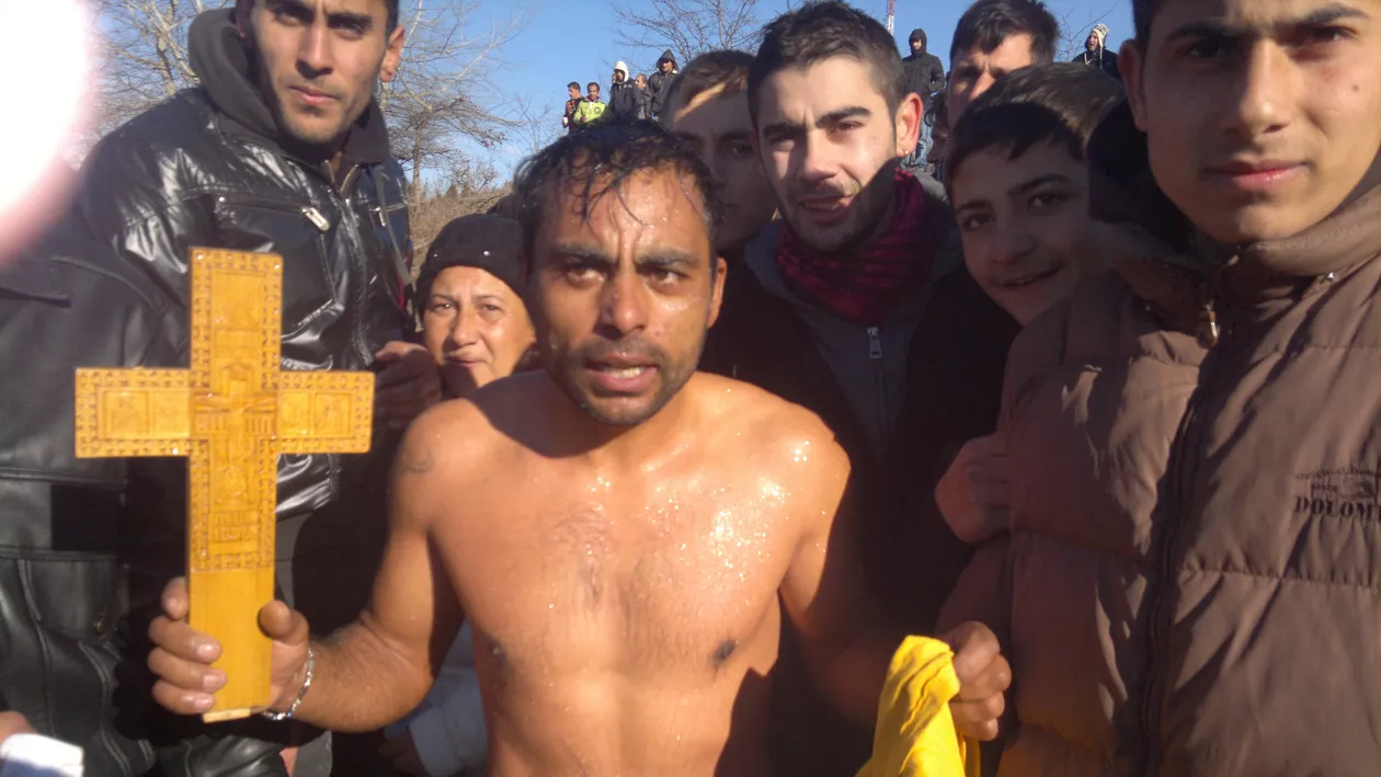 Bobotează cu îmbulzează la aghiasmă