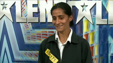 Ce-a patit Camelia, femeia de serviciu care a facut senzatie la “Romanii au talent”! Si-a vandut pantofii de foame, iar acum …