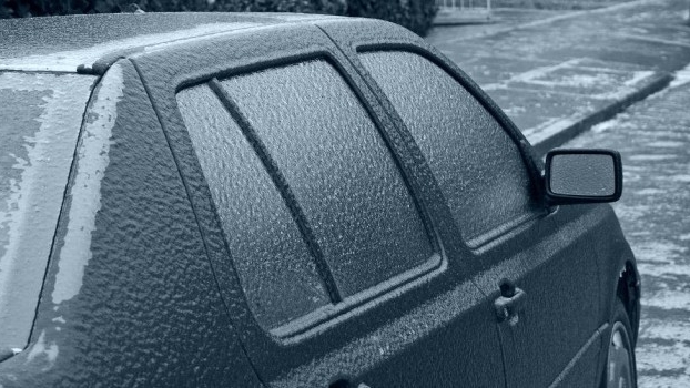 Meteorologii au anunţat un FENOMEN rar: PLOAIE ÎNGHEŢATĂ. La munte este risc major de avalanşă