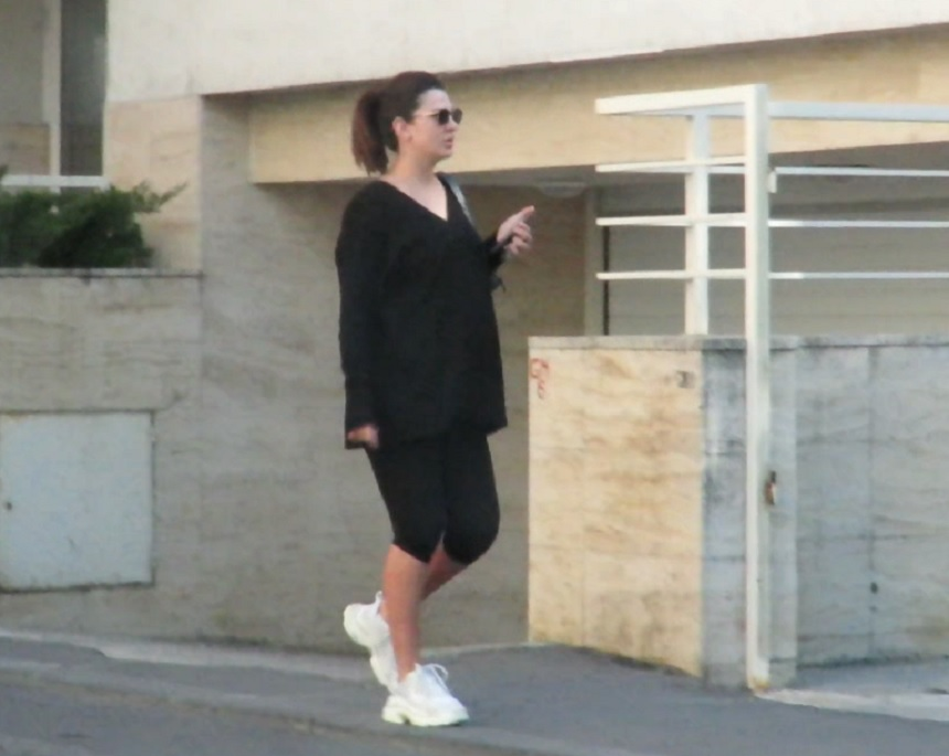 Imagini exclusive cu burtica de graviduță
a fostei asistente de la ”Acces Direct”