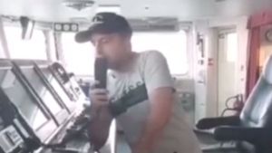 Dialogul fabulos dintre o navă rusească şi una georgiană! Au făcut mişto de ei, după ce ruşii au rămas fără combustibil: "Atunci, vâsliţi"