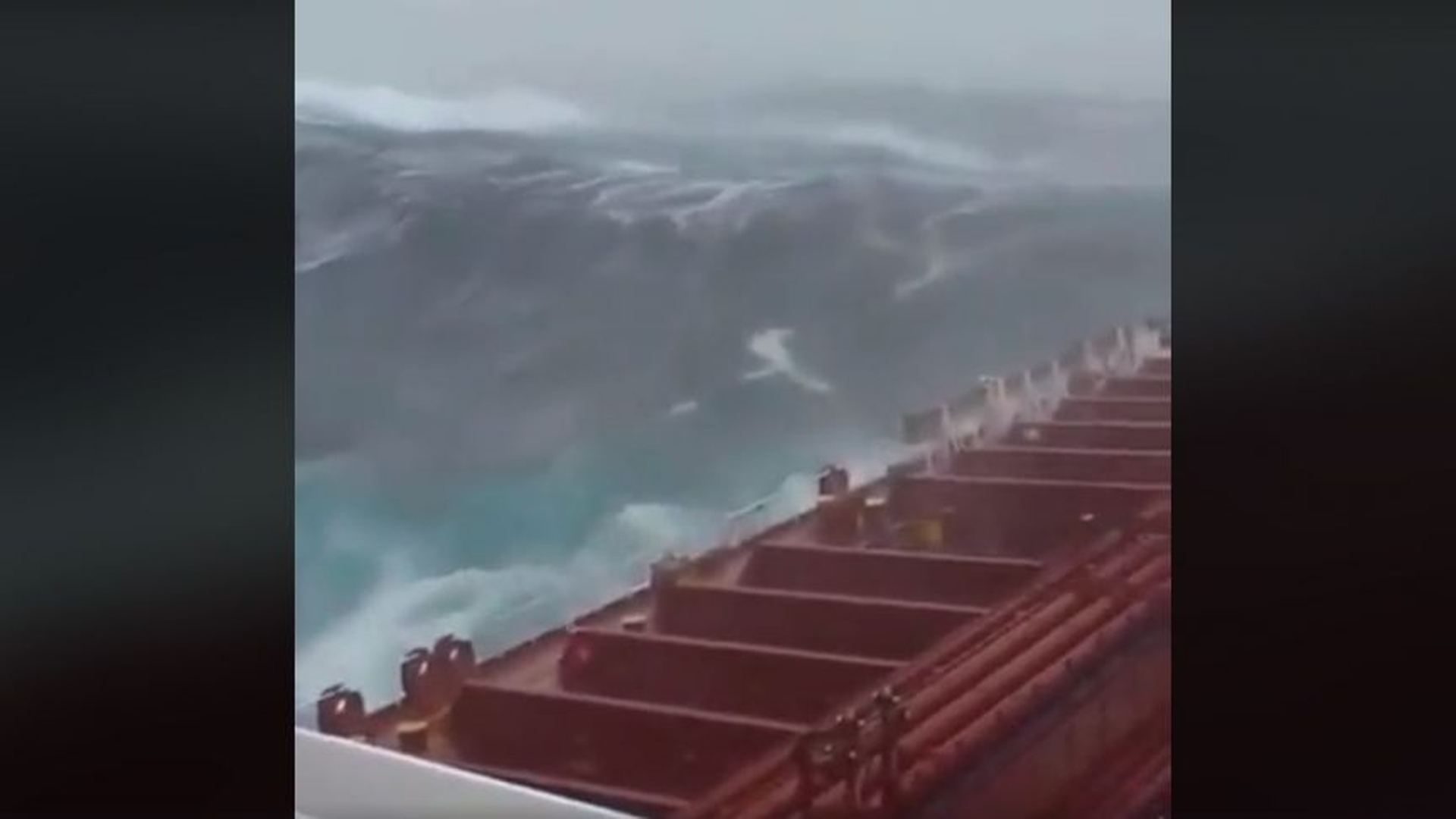 Valuri de 20 de metri în Marea Neagră! Imagini incredibile