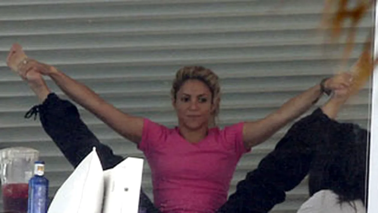 Shakira si-a calarit iubitul pe terasa