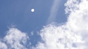 VIDEO DE SENZATIE! OZN-uri filmate pe cerul Londrei in plina zi!