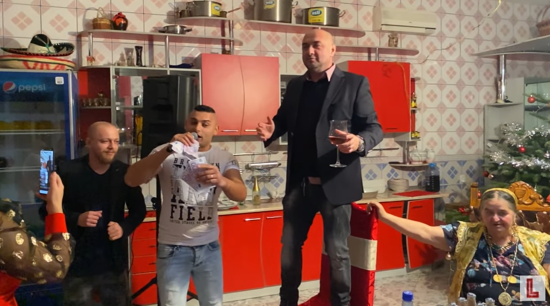 Leo îi dă dedicații Ancăi, Dana ar fi deja istorie