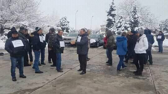 Zeci de angajați de la Oltchim au declarat greva foamei