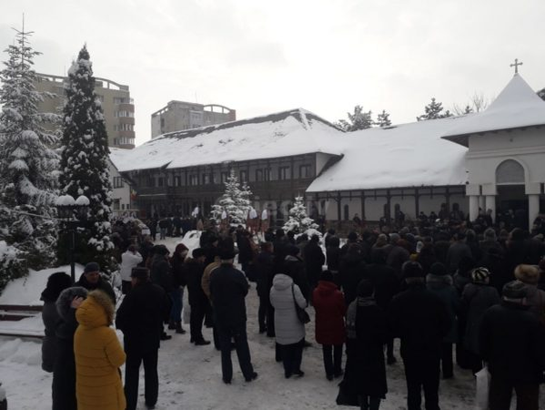 Gabriela Rîpan a fost condusă pe ultimul drum. Sute de oameni au venit să-și ia rămas-bun