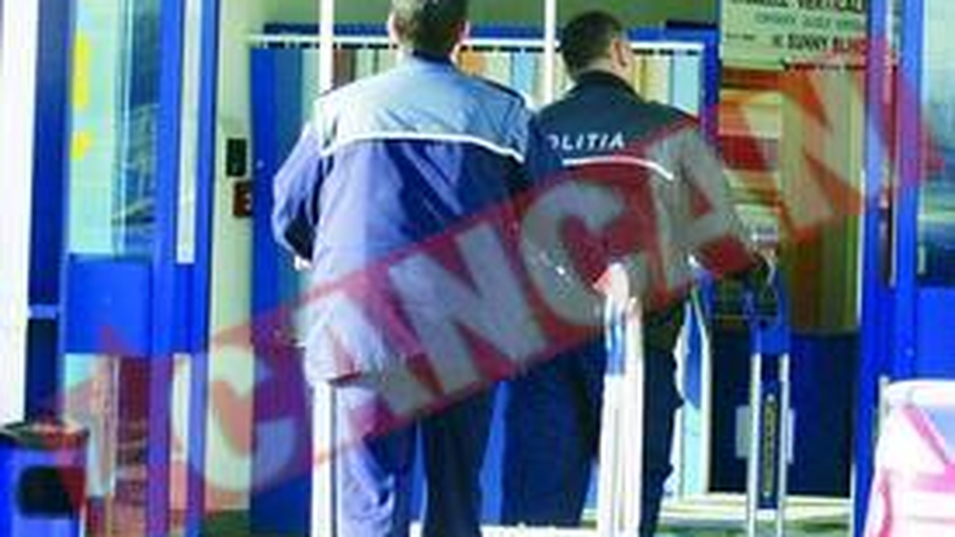 Politisti in timpul misiunii "Scaunul"