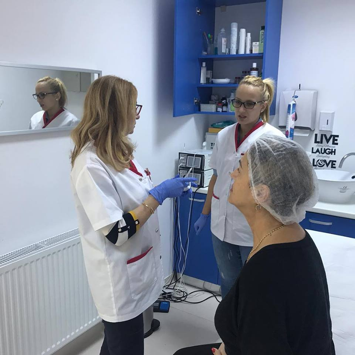 La 62 de ani, Nicoleta Voica a slăbit și pare că a întinerit. E prima vedetă din România care și-a pus silicoane