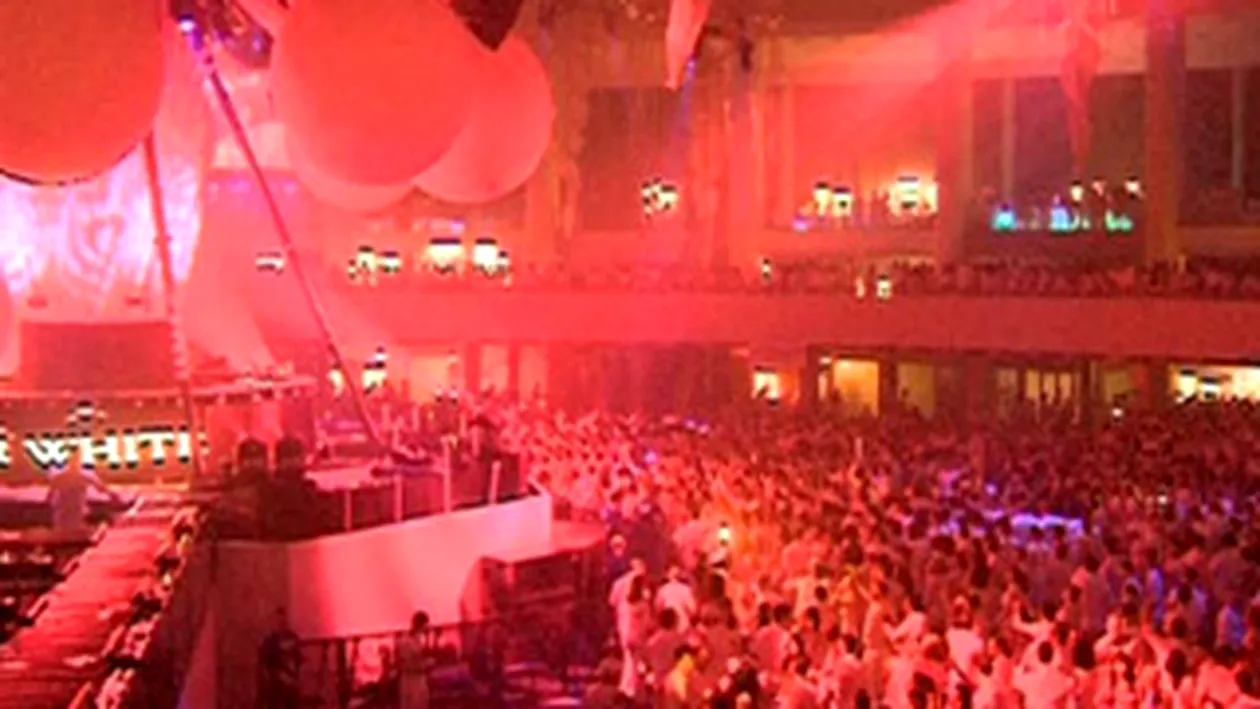 VIDEO 15.000 de oameni au fost aseara la White Sensation! Au dansat pe muzica pusa de Fedde le Grand, Eric Prydz si Pete Tong
