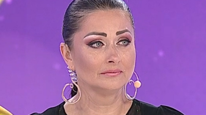 Gabriela Cristea cu ochii în lacrimi