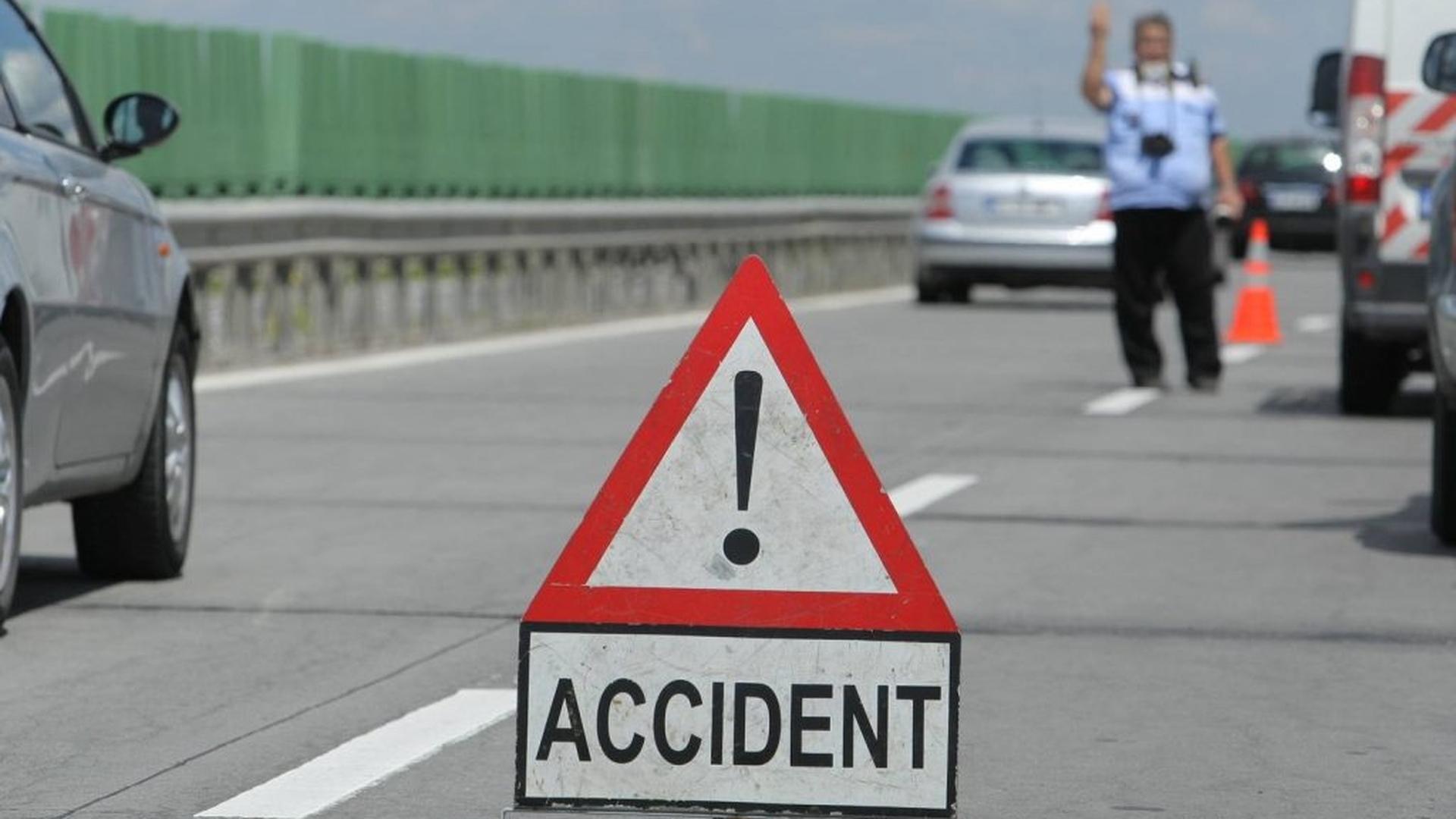 O mașină s-a răsturnat pe Autostrada București-Constanța. Șoferul a murit