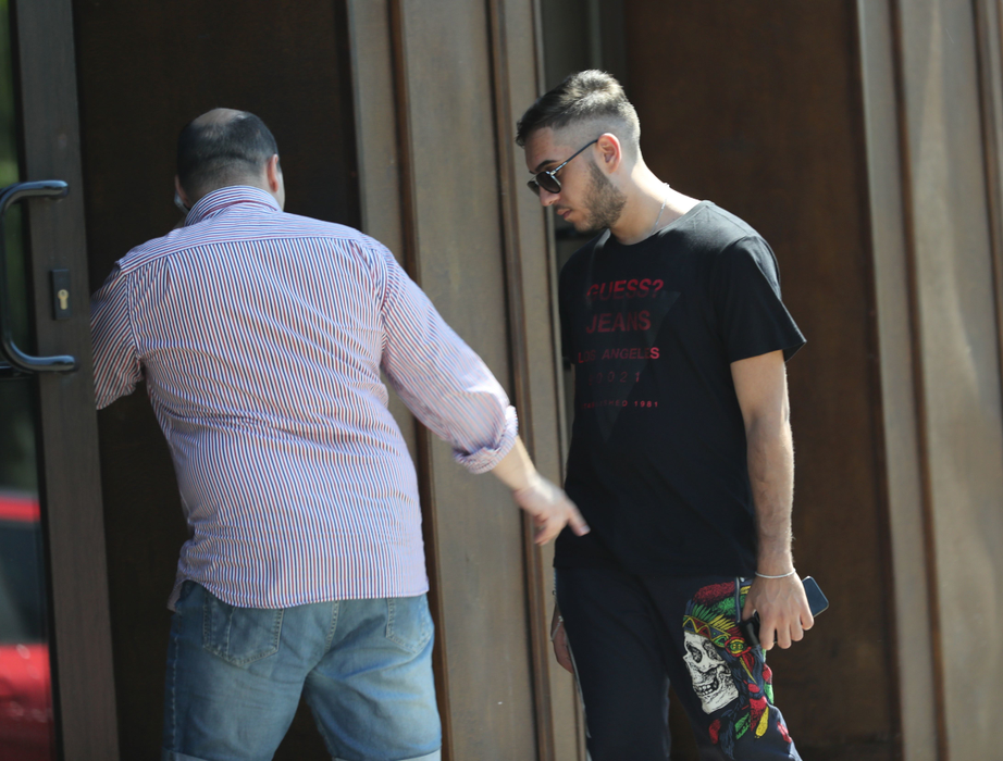Fulgy al Clejanilor a picat examenul de BAC cu nişte note ruşinoase, dar a primit cadou de la părinţi un Mercedes în valoare de 100.000 de euro!
