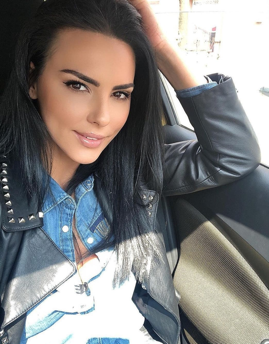 Lavinia Pîrva, schimbare neașteptată de look! Cum i-a surprins artista pe fani
