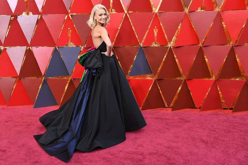 Premiile Oscar 2018. O actriţă a uimit purtând aceeaşi rochie ca la gala din 1962. Top 11 celebrități care au fost total neinspirate când și-au ales ținutele