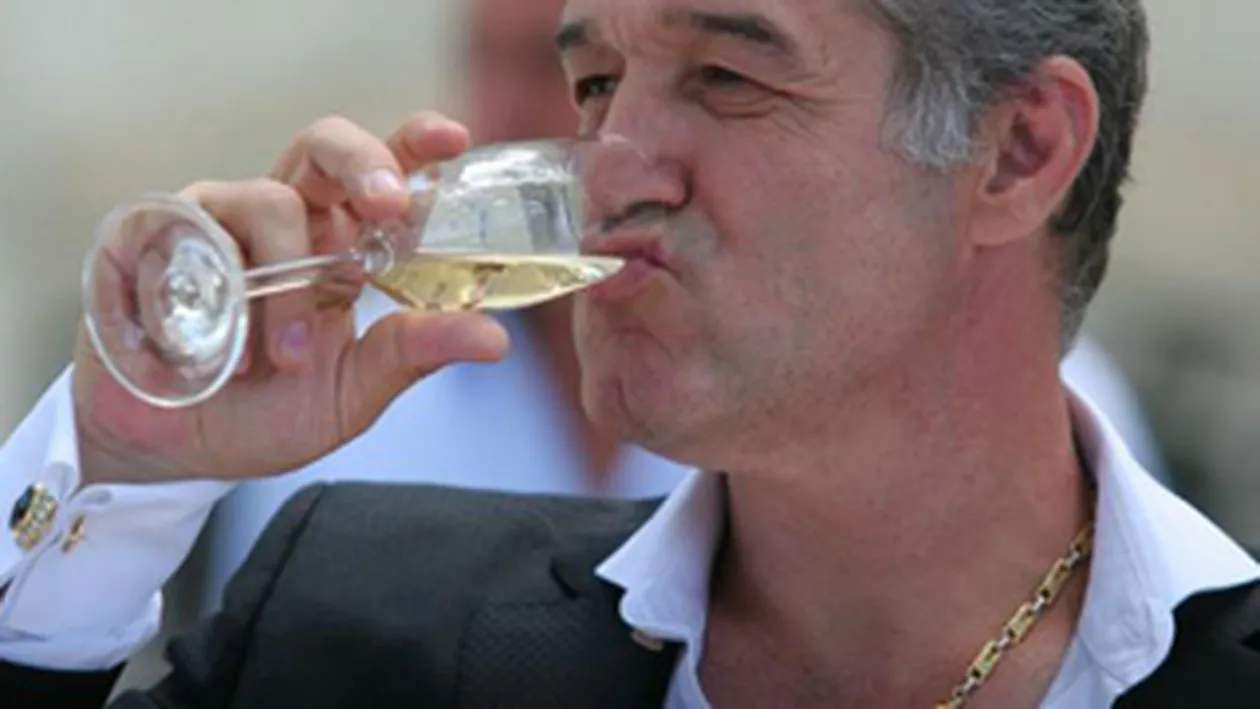 Gigi Becali, invitat sa le vorbeasca studentilor la teatru! Ma simt onorat sa discut cu ei! Eu nu am fost niciodata student!