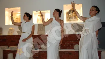 Parada de moda greaca organizata de sotia primarului din Mangalia, fosta Miss Romania