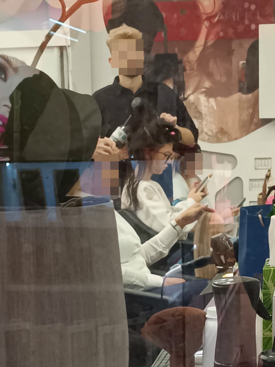 Cleopatra Stratan, la un salon de renume din mall Băneasa