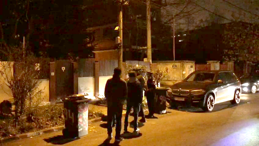 Fosta soție a bossului de la ”Cetățenie”
a descins cu Poliția & executorul judecătoresc 
ca să-și ia copiii de la soacră!